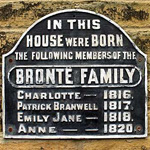 Мемориальная доска на доме в Торнтоне Мемориальная доска на доме в Торнтоне